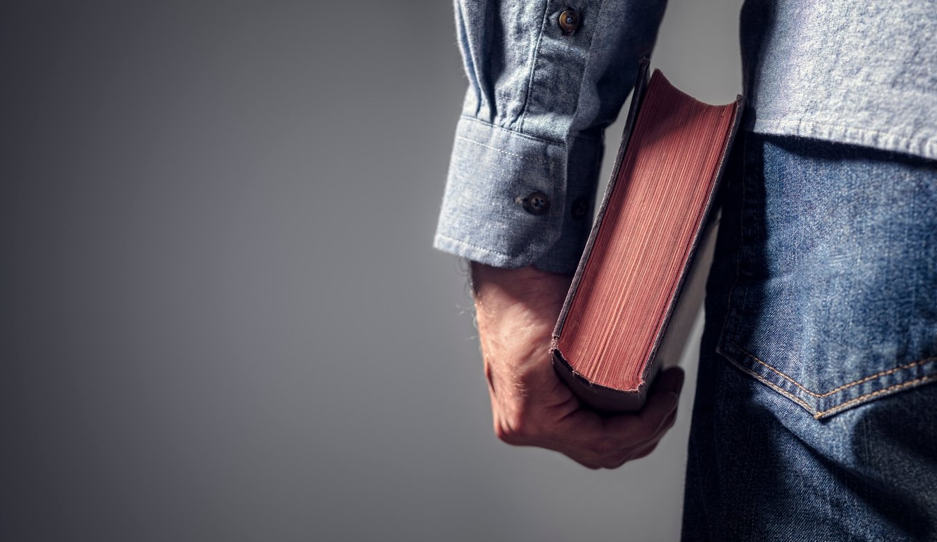 25 most powerful bible verses about finances (+ key insights)