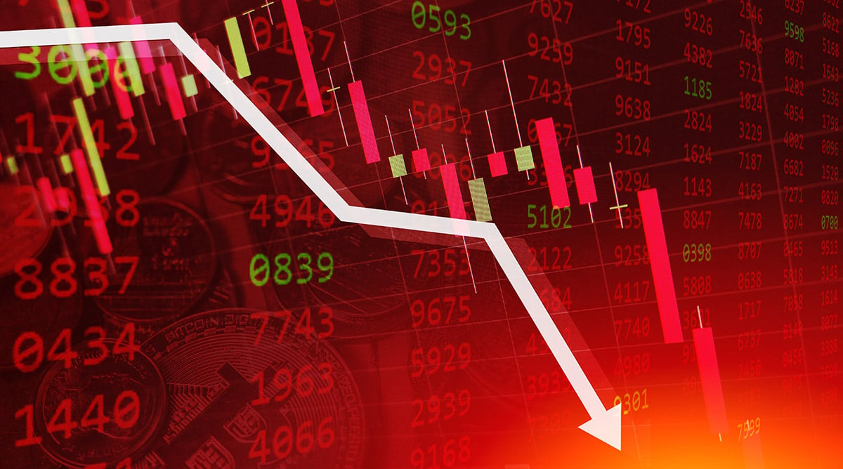 What Causes a Stock Market Crash? (+ Examples)
